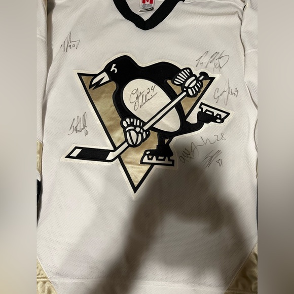 Signed Jersey - Picture 2 of 10